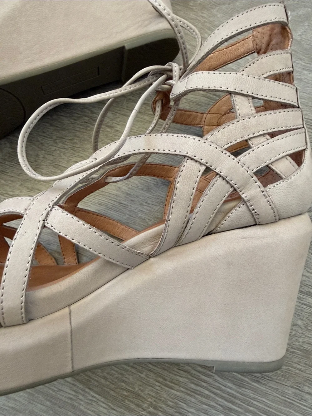 Gentle Souls by Kenneth Cole Wedges- Size 9